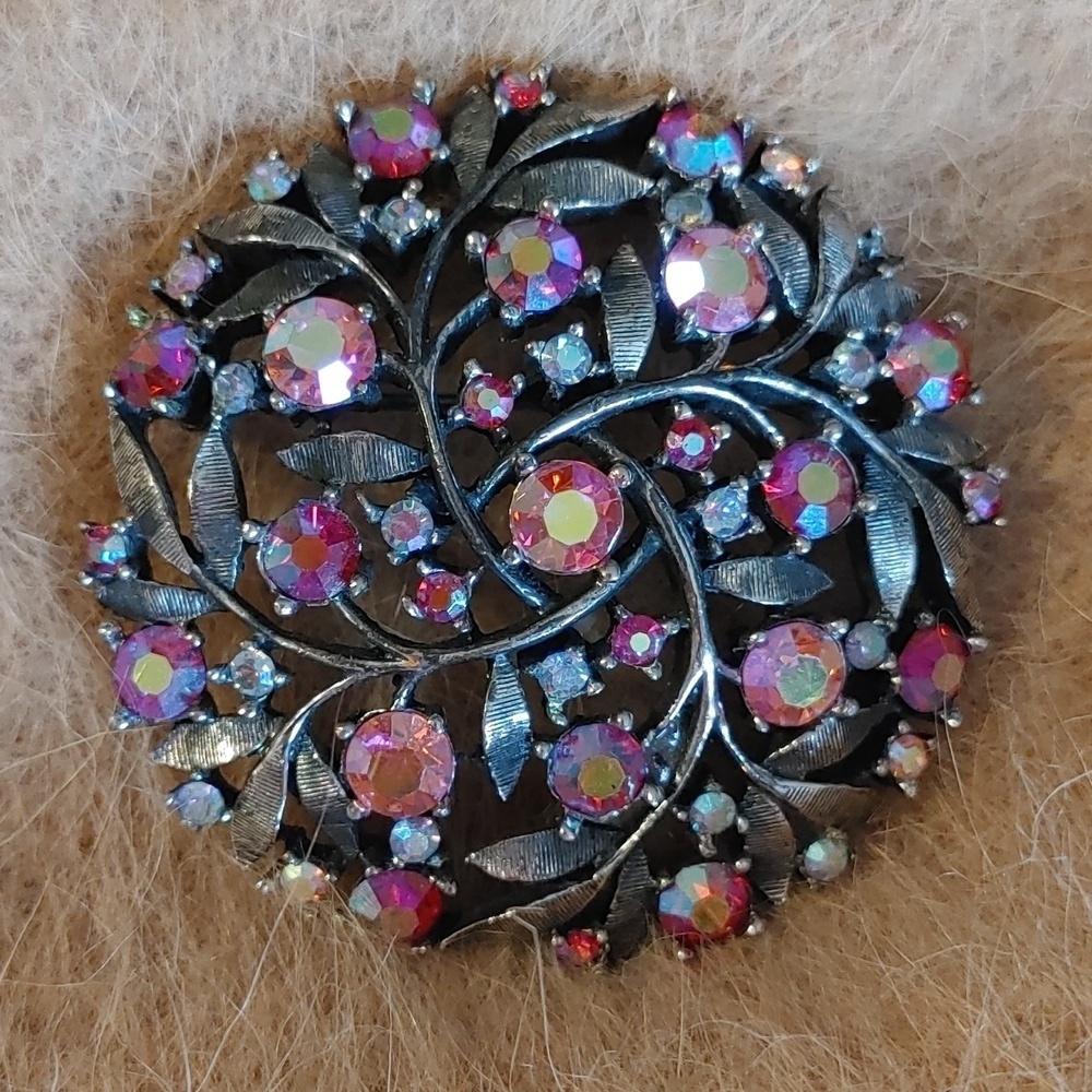 Sparkly Vintage Silver Tone 2287 Rhinestone Brooch